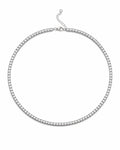Collar rivière plateado con piedras brillantes, vista frontal sobre fondo blanco